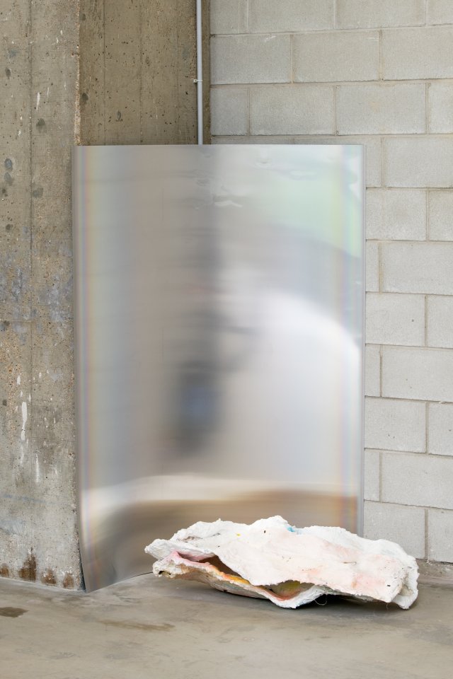 Gaëlle Choisne, {Distorting mirror}, 2018, offset blank plate. 165 x 112 x 70cm. Produced by Bétonsalon – Center for Art and Research, Paris. Image credit © Aurélien Mole.